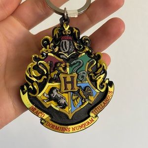 Universal Studios Harry Potter Hogwarts Crest Keychain